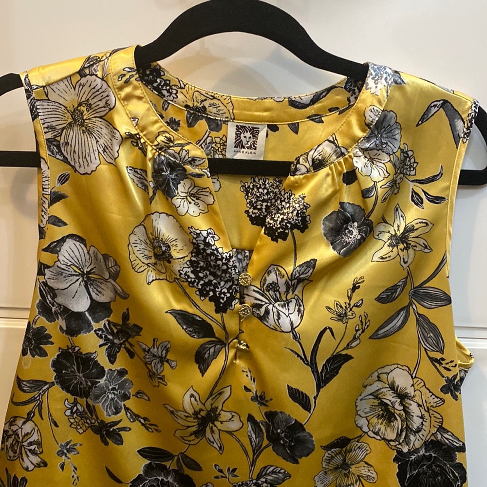 Beautiful sleeveless blouse